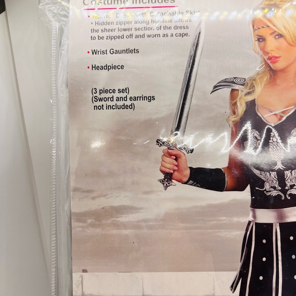 NWT Glorious Gladiator Costume. Size Small (90-120 pounds). Can be worn 2 ways. - Picture 5 of 15